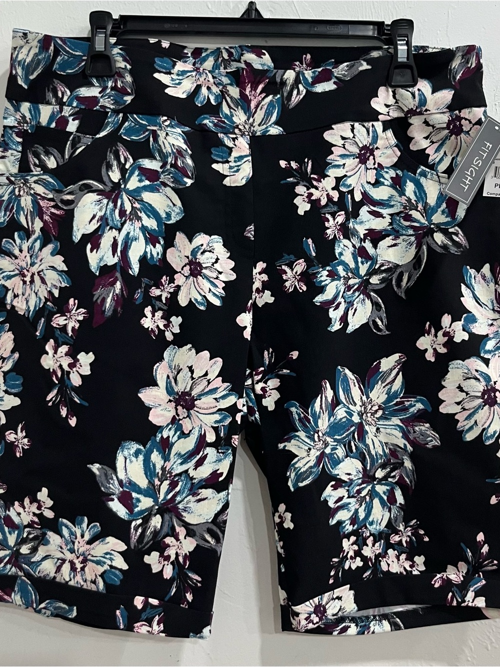 NWT Fit & Sight Petite XL Black Floral Bermuda Shorts‎ with Pockets